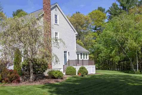 6 Grapevine Circle Londonderry NH 03053