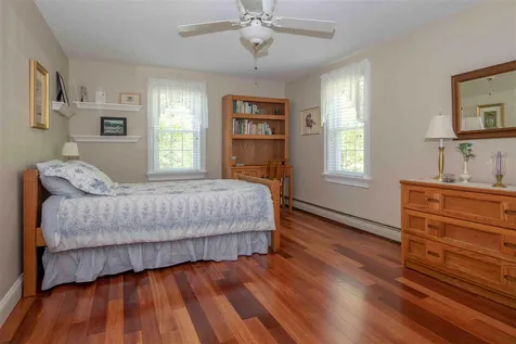 6 Grapevine Circle Londonderry NH 03053