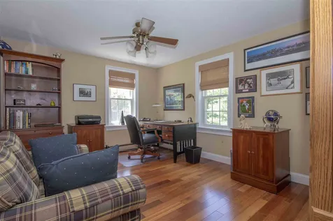 6 Grapevine Circle Londonderry NH 03053