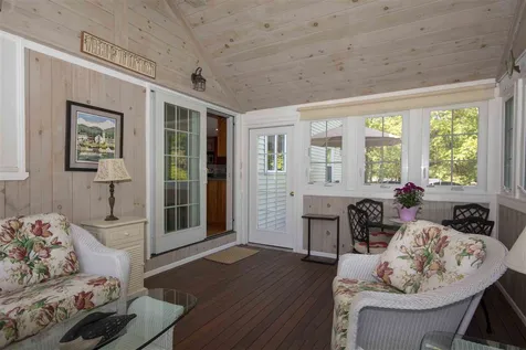 6 Grapevine Circle Londonderry NH 03053