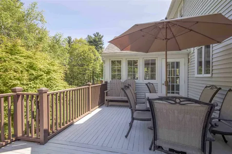 6 Grapevine Circle Londonderry NH 03053