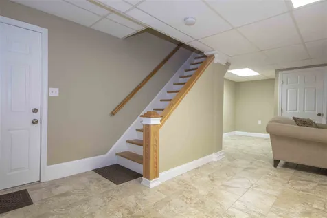6 Grapevine Circle Londonderry NH 03053