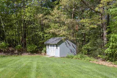 6 Grapevine Circle Londonderry NH 03053
