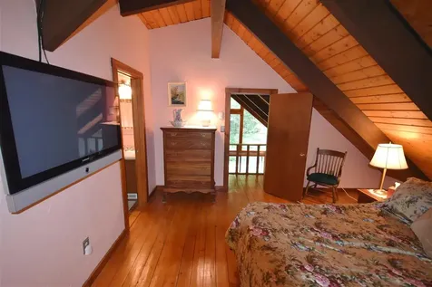 25 Middle Road Weston VT 05161