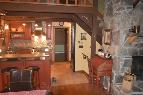 25 Middle Road Weston VT 05161