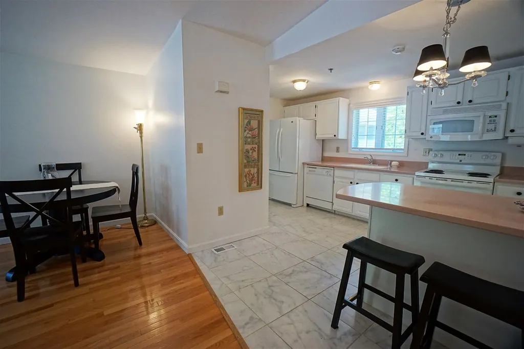 38 Rainbow Drive Londonderry NH 03053