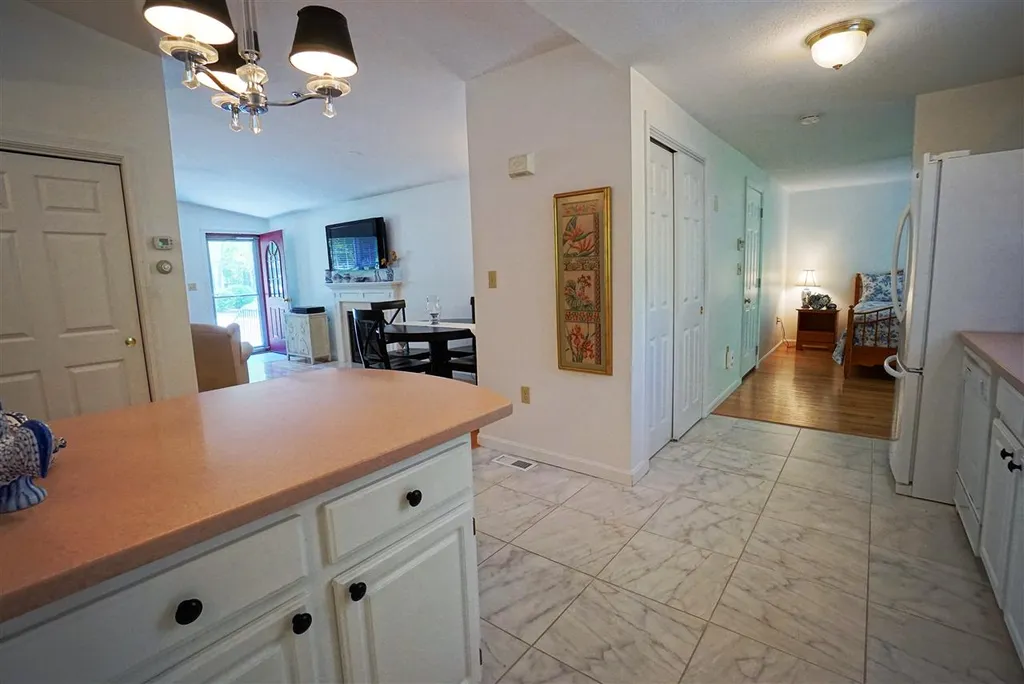 38 Rainbow Drive Londonderry NH 03053