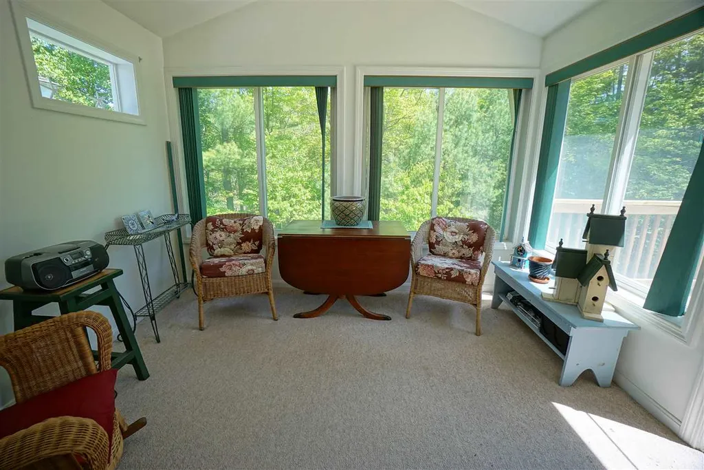 38 Rainbow Drive Londonderry NH 03053