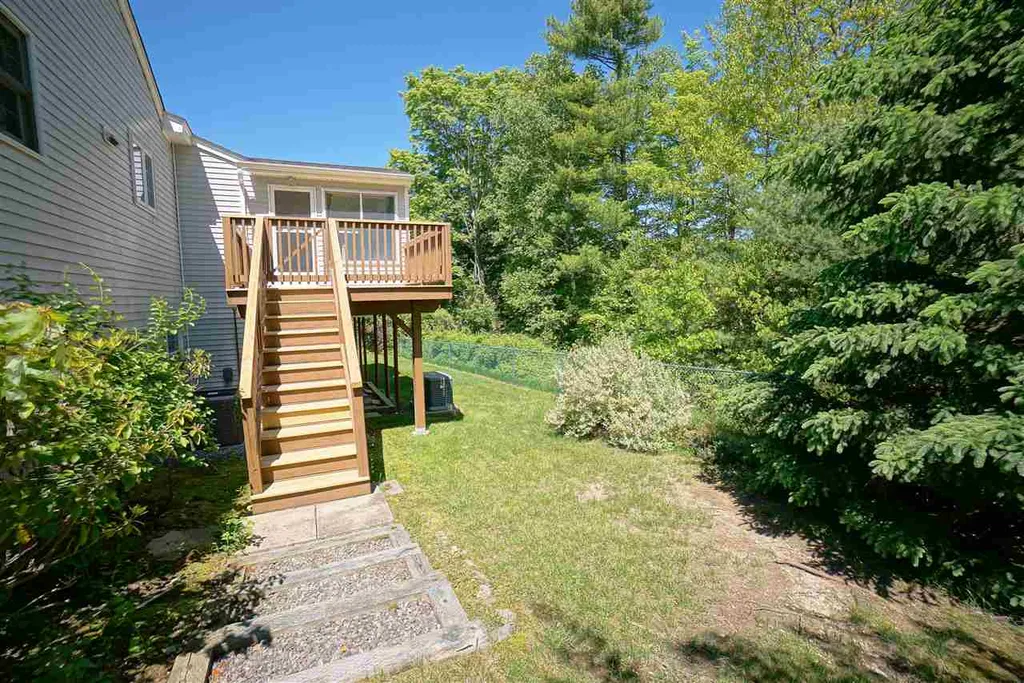 38 Rainbow Drive Londonderry NH 03053