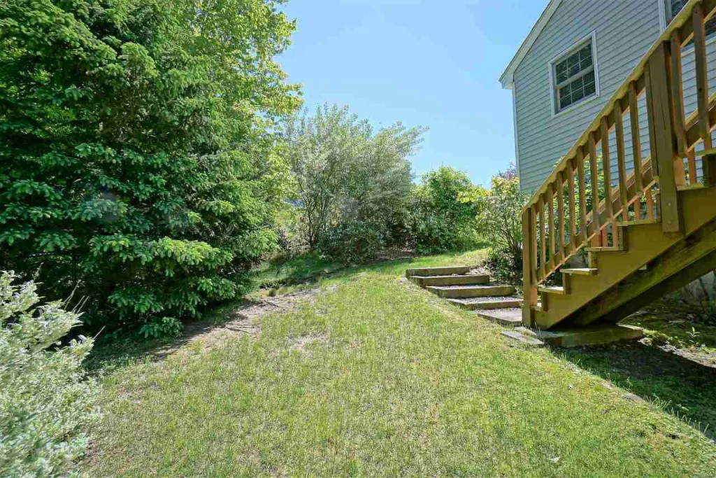 38 Rainbow Drive Londonderry NH 03053