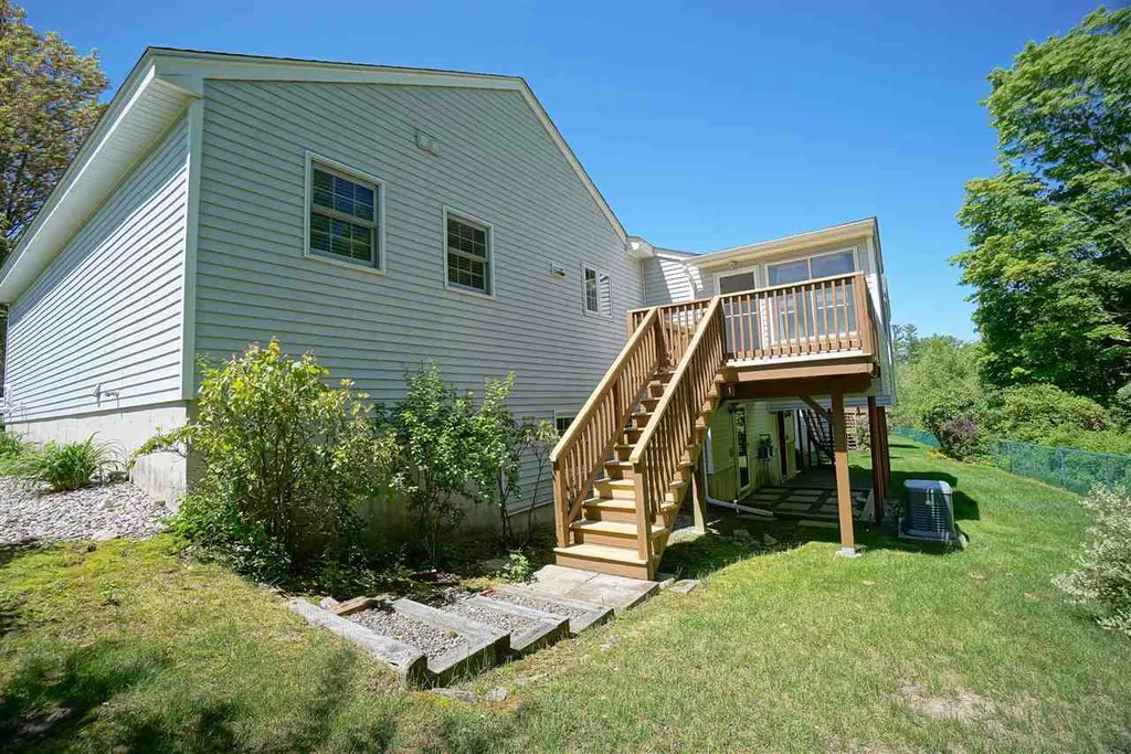 38 Rainbow Drive Londonderry NH 03053