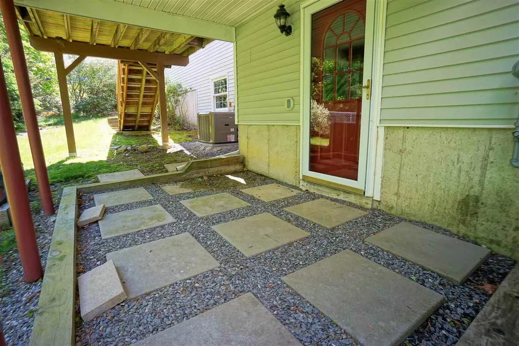 38 Rainbow Drive Londonderry NH 03053