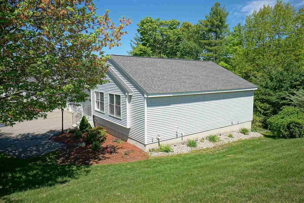 38 Rainbow Drive Londonderry NH 03053