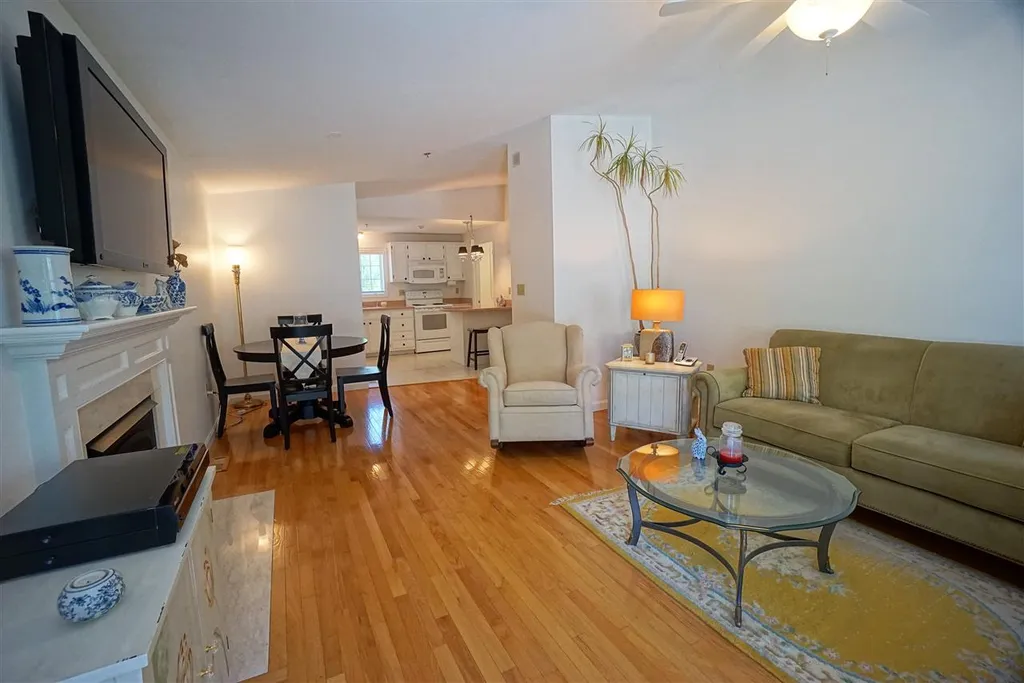 38 Rainbow Drive Londonderry NH 03053