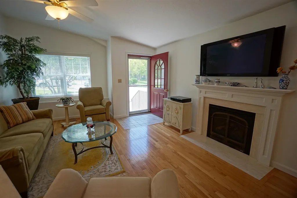 38 Rainbow Drive Londonderry NH 03053