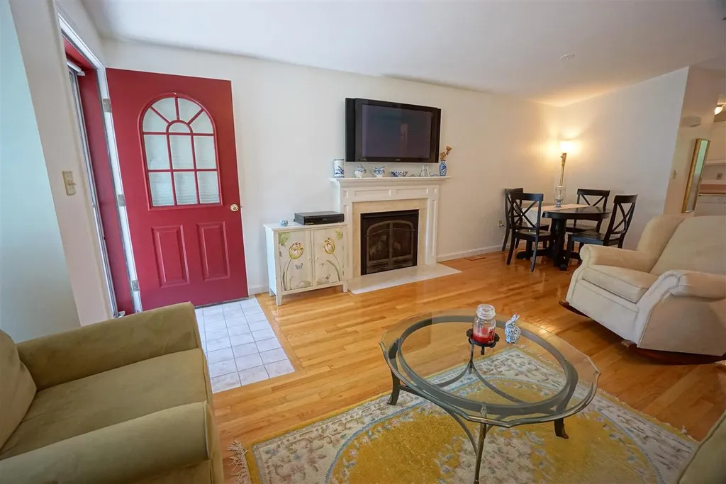 38 Rainbow Drive Londonderry NH 03053