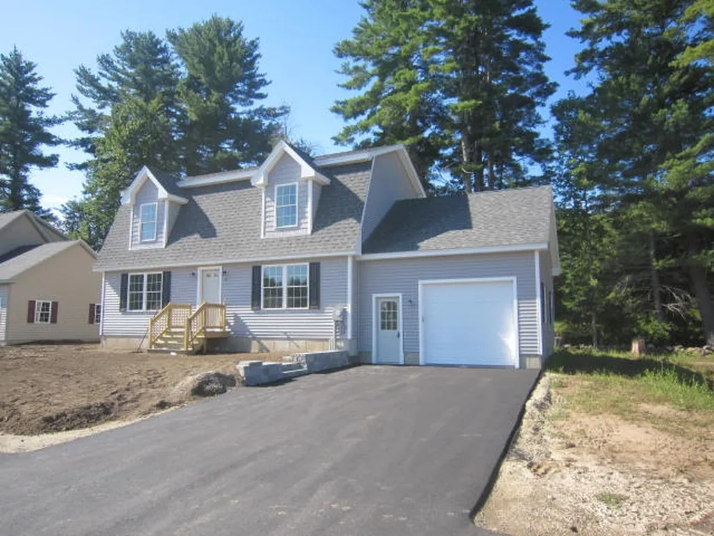 6 Carole Court Rochester NH 03868