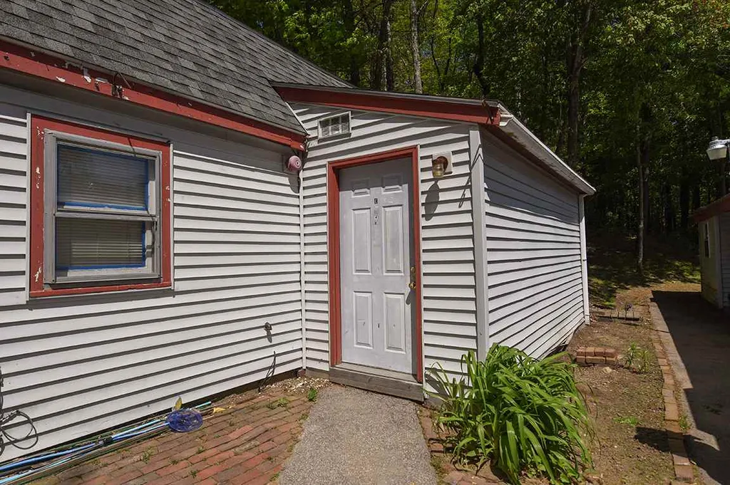 105 Main Street Raymond NH 03077