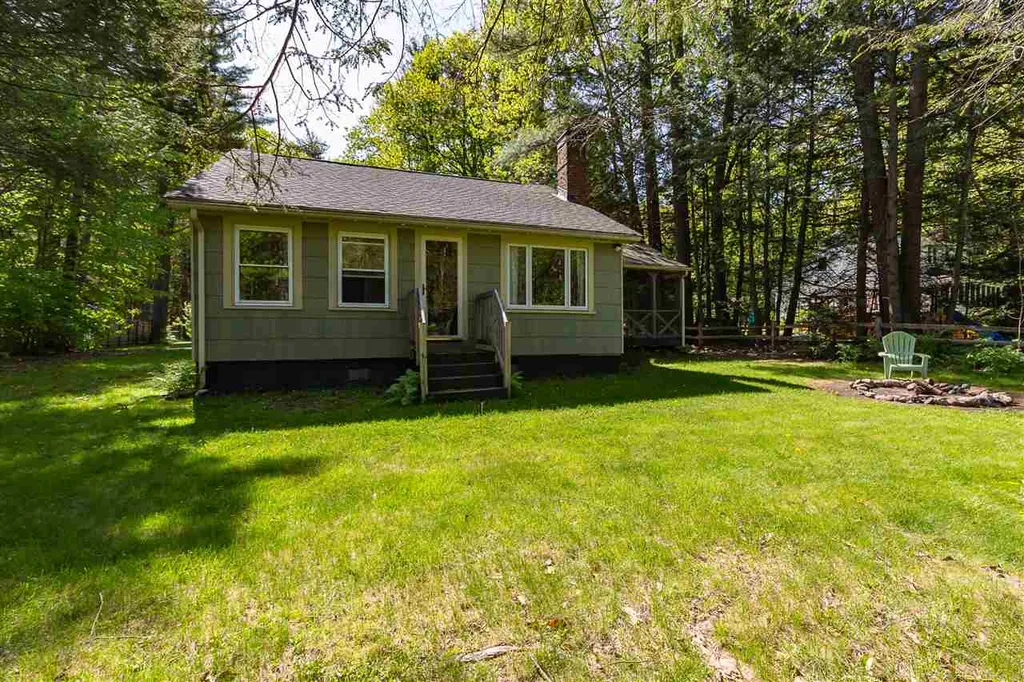 9 Cove Road East Kingston NH 03827