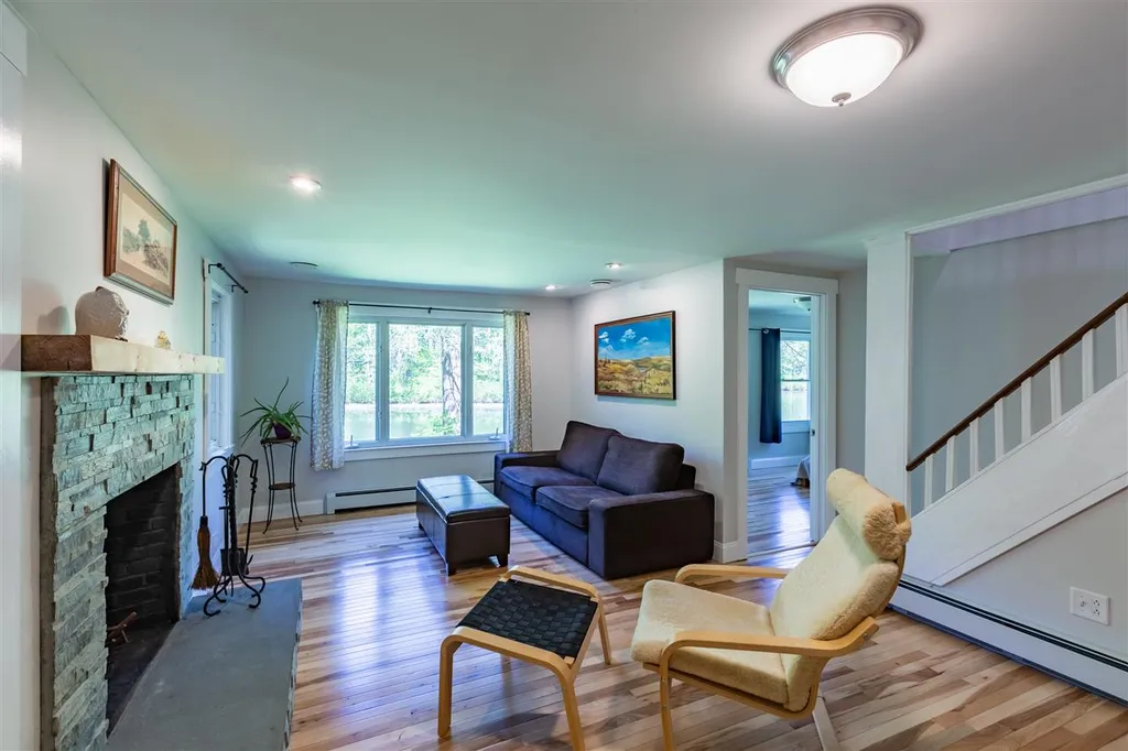 9 Cove Road East Kingston NH 03827