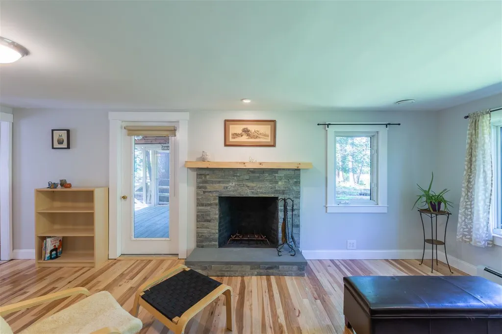 9 Cove Road East Kingston NH 03827