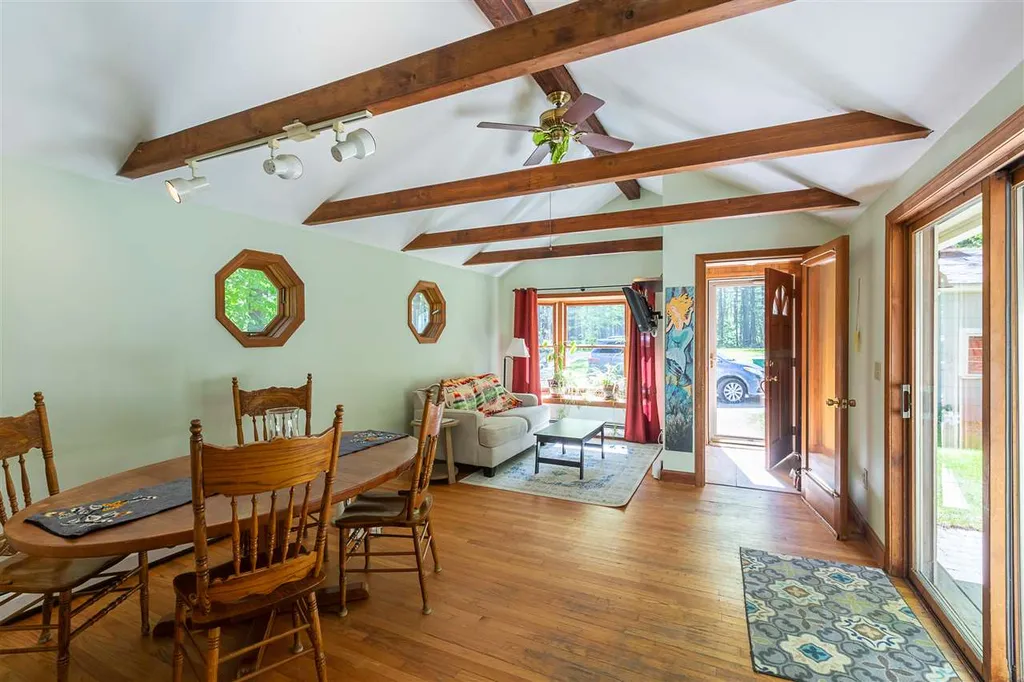 9 Cove Road East Kingston NH 03827