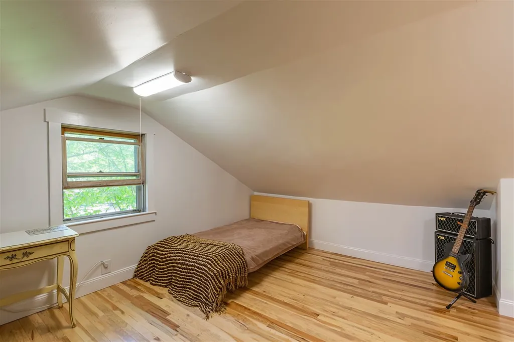 9 Cove Road East Kingston NH 03827