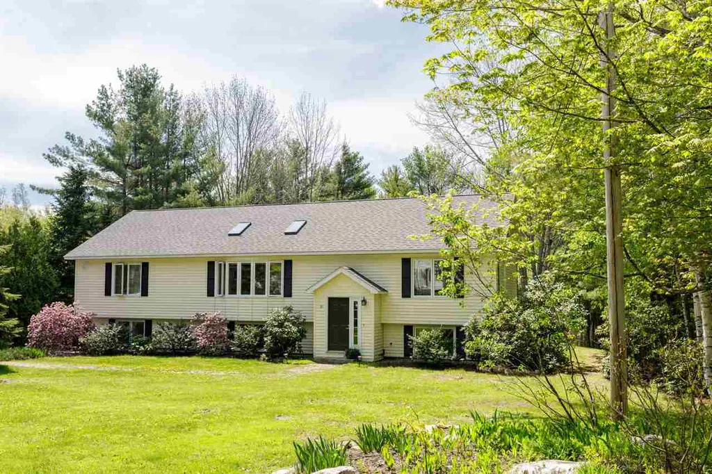 11 Anagance Lane Wolfeboro NH 03894