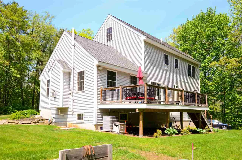 63 Lake Road Brentwood NH 03833