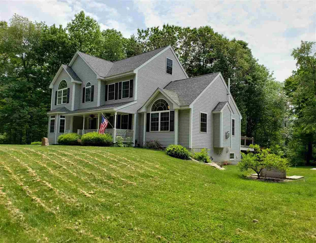 63 Lake Road Brentwood NH 03833