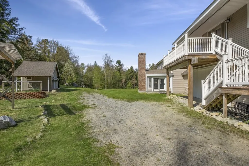 964 County Road New London NH 03257