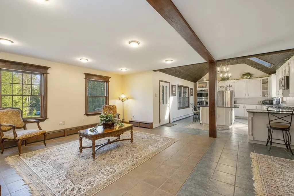 964 County Road New London NH 03257