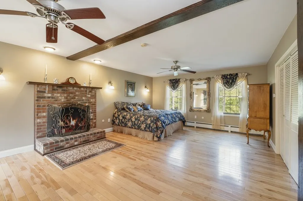 964 County Road New London NH 03257