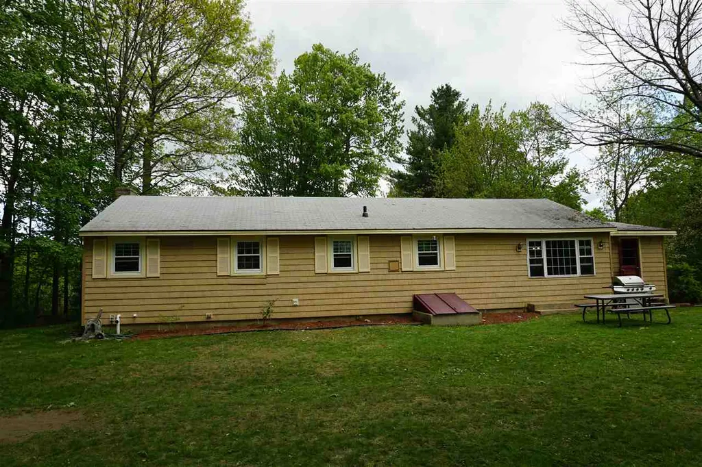 28 South Bow Road Hooksett NH 03106