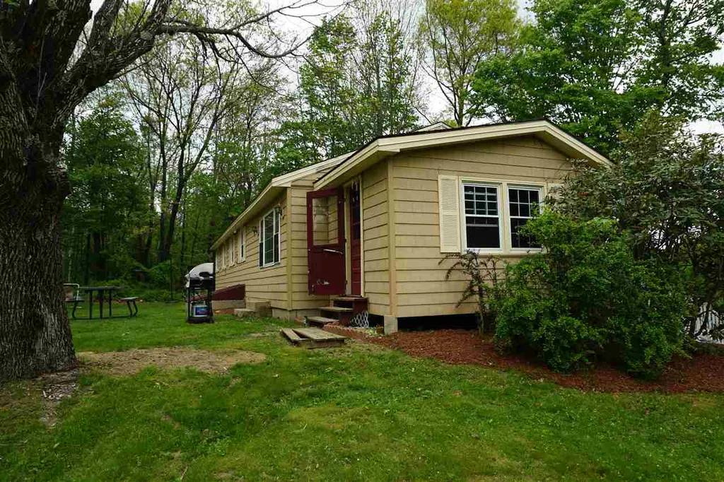 28 South Bow Road Hooksett NH 03106