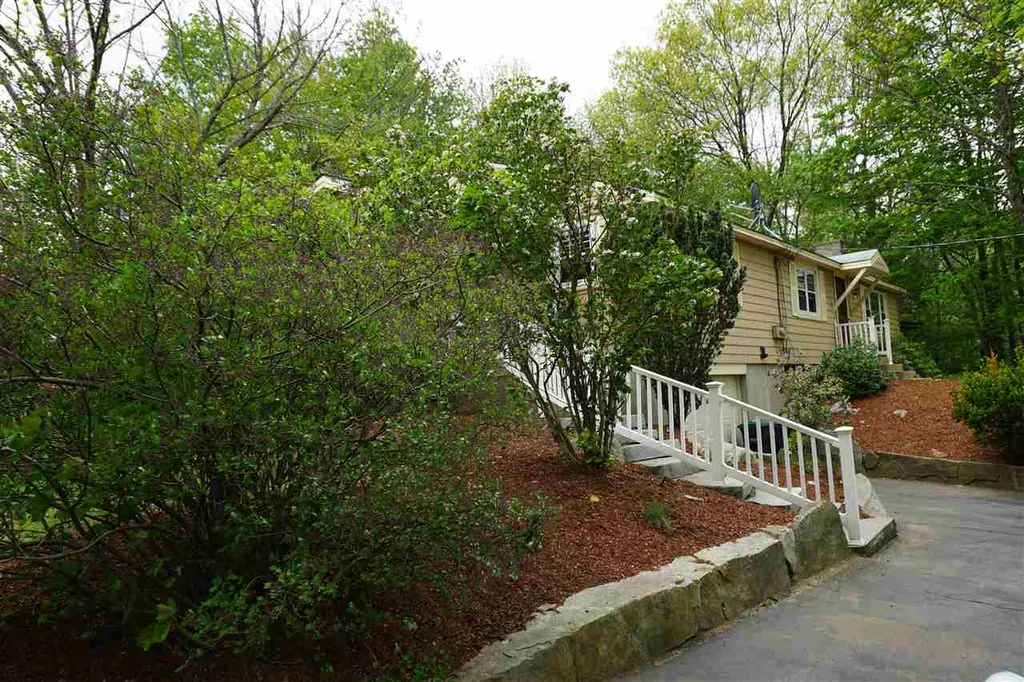 28 South Bow Road Hooksett NH 03106