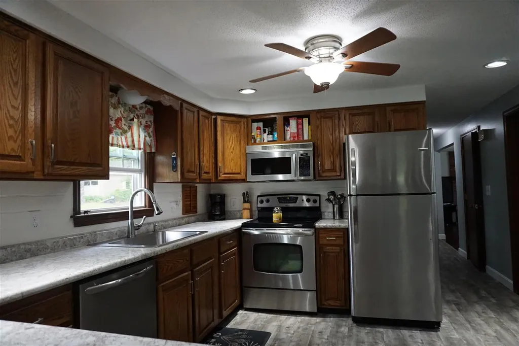 28 South Bow Road Hooksett NH 03106