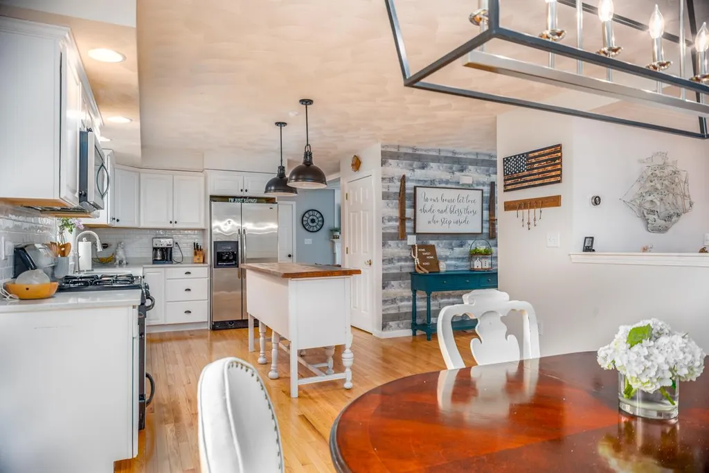 6 Hickory Lane Somersworth NH 03878