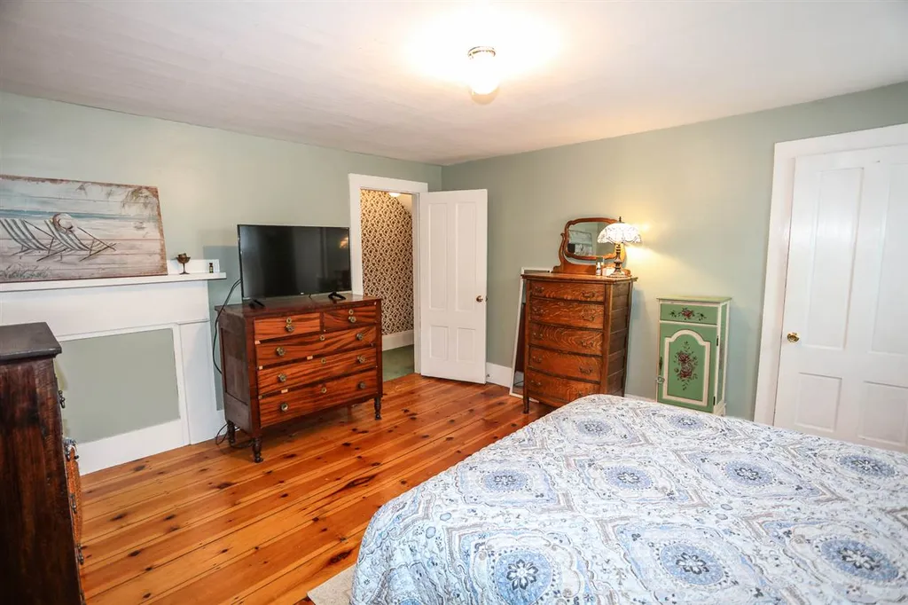 54 Maple Street Wilton NH 03086