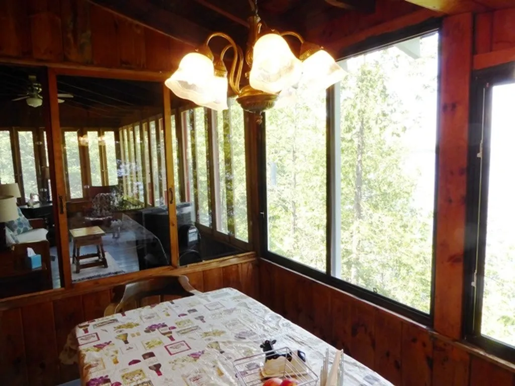 952 Coates Island Road Colchester VT 05446