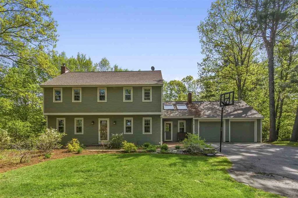 17 Pinnacle Road Amherst NH 03031
