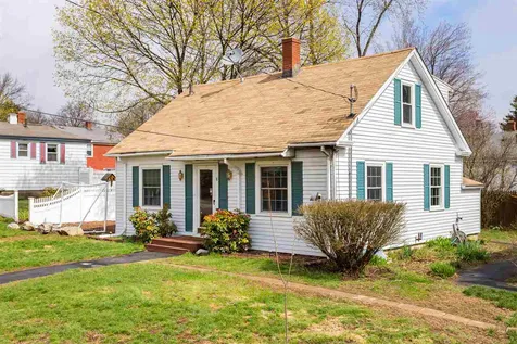 8 Nash Parkway Somersworth NH 03878