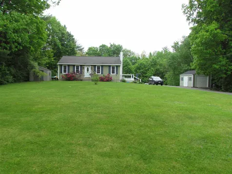 31 John Street Raymond NH 03077