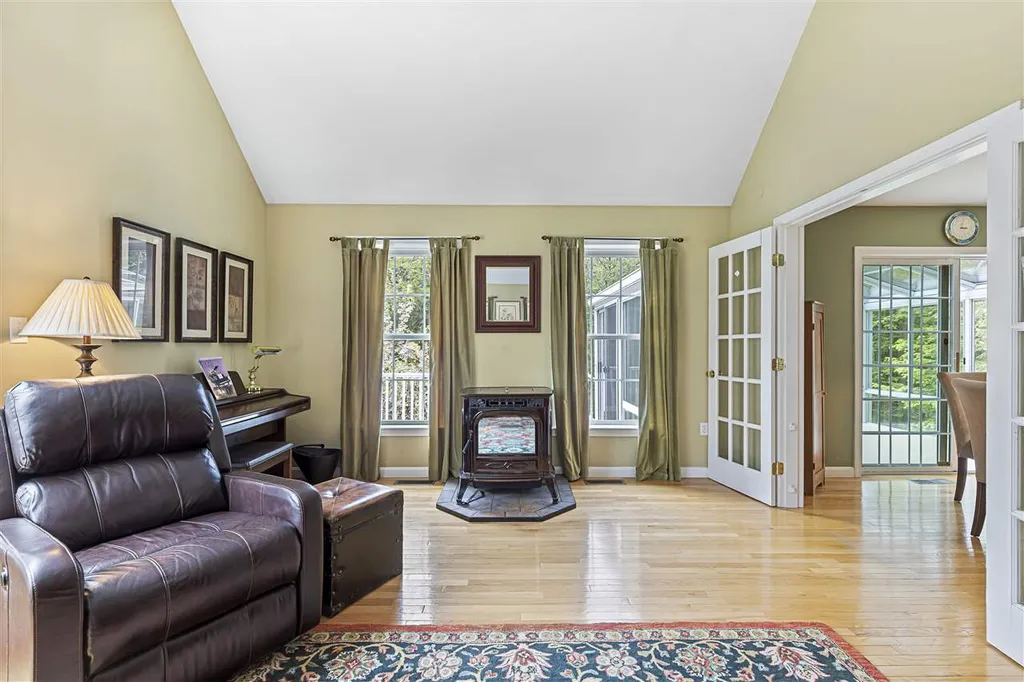16 Madison Lane Newmarket NH 03857