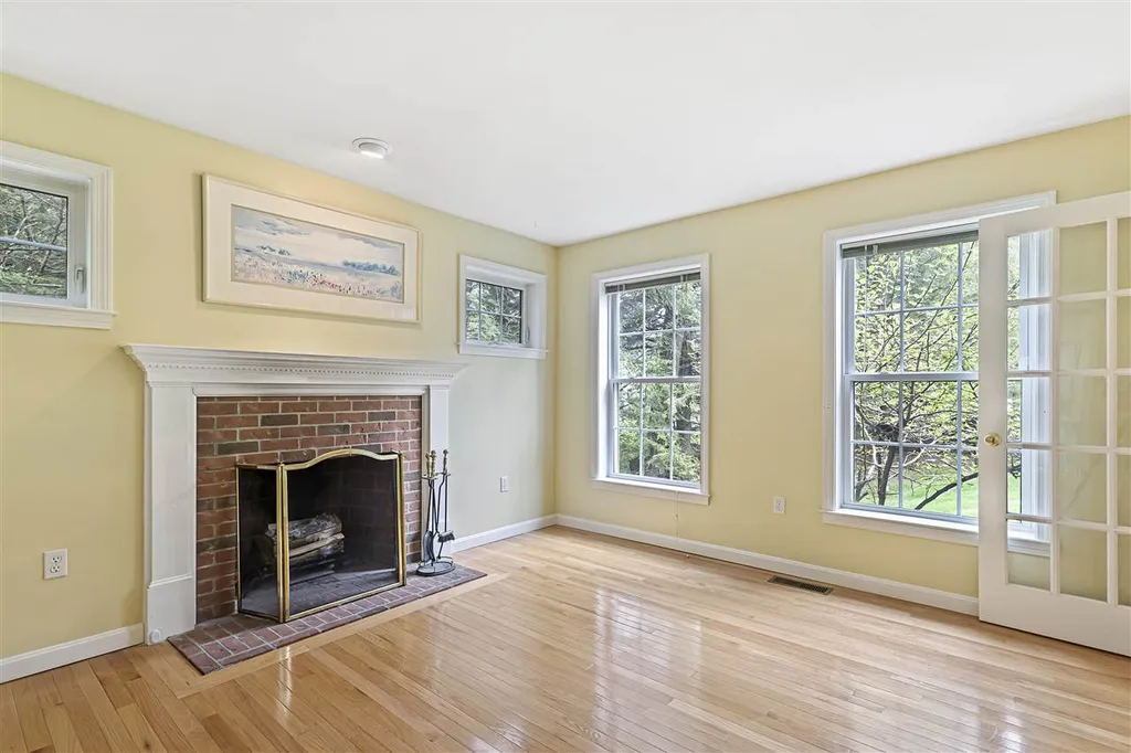 16 Madison Lane Newmarket NH 03857
