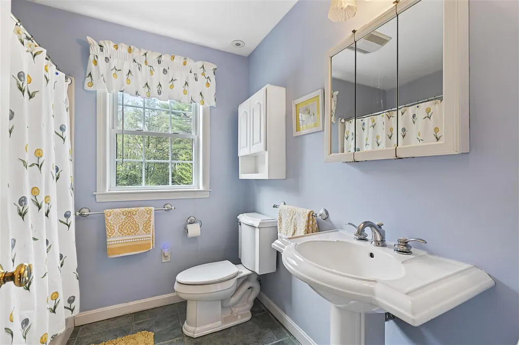 16 Madison Lane Newmarket NH 03857
