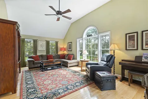 16 Madison Lane Newmarket NH 03857