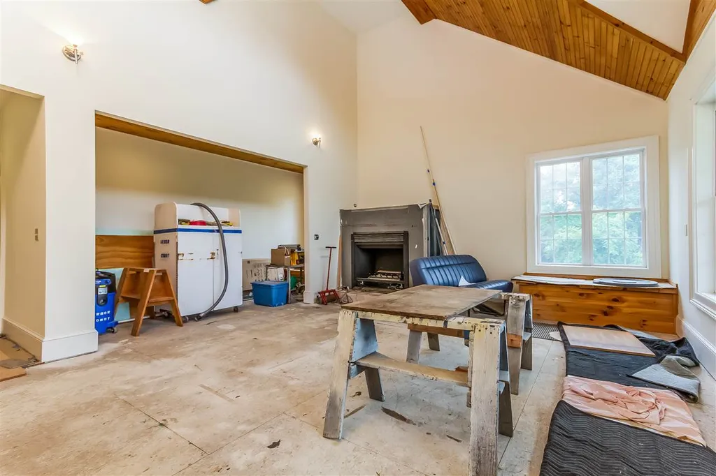 48 Briar Hill Road New Boston NH 03070