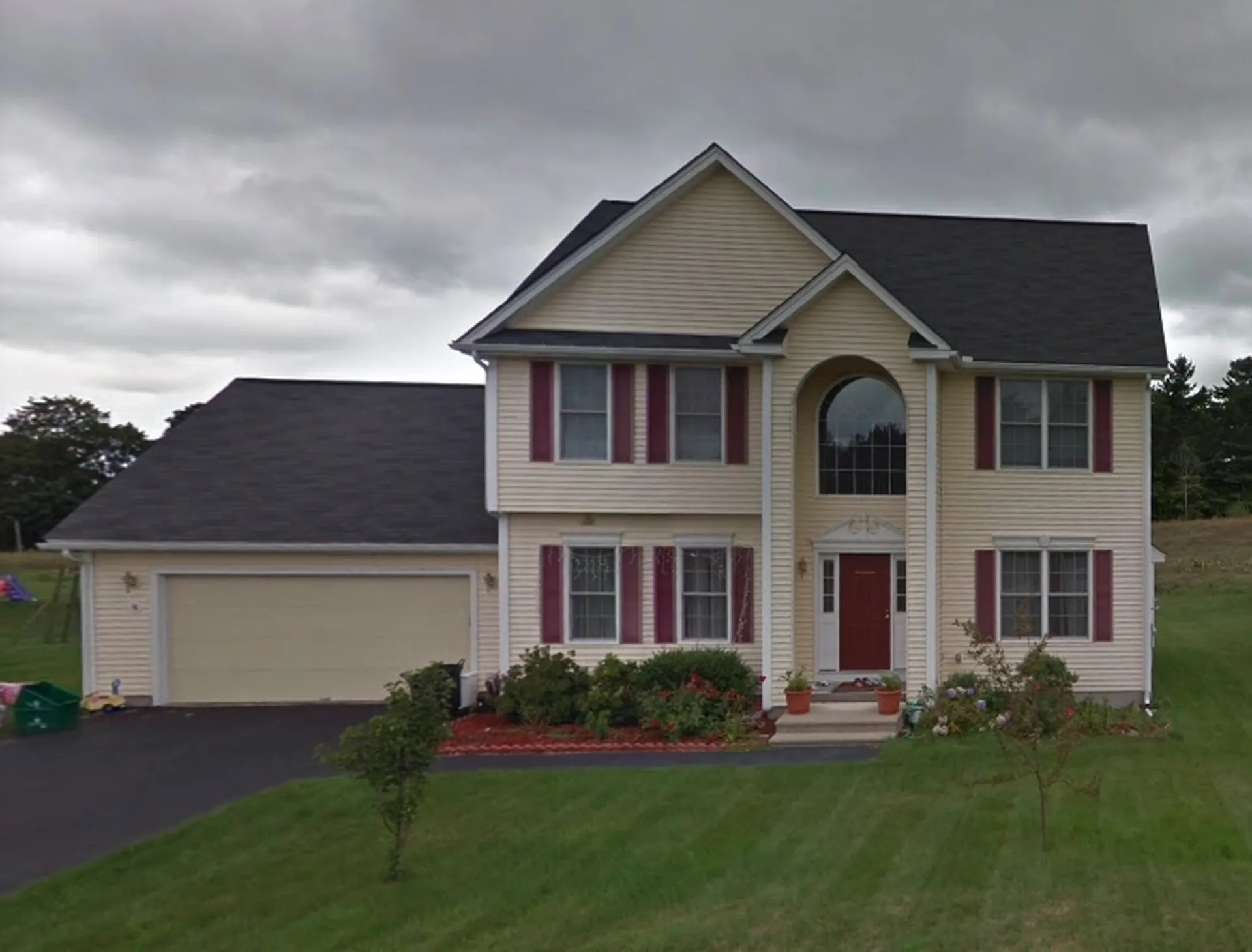 16 Normandy Way Nashua NH 03063