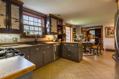 28 Pleasant Street Woodstock VT 05091